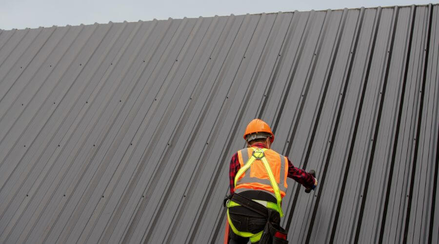 Professional gutter cleaning in Corvallis, MT